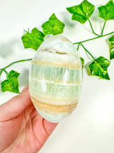 Load image into Gallery viewer, Caribbean Calcite Shiva (CC38)