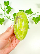 Load image into Gallery viewer, Tremolite Shiva (TR28)