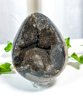 Load image into Gallery viewer, Druzy Septarian Geode Egg (85A)
