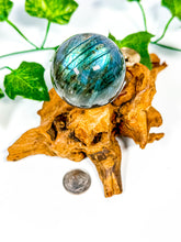 Load image into Gallery viewer, Labradorite Sphere (25A)
