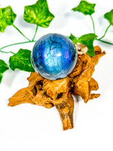 Load image into Gallery viewer, Labradorite Sphere (25D)