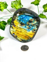 Load image into Gallery viewer, Labradorite Freeform (45A)