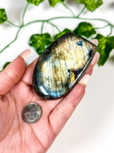 Load image into Gallery viewer, Labradorite Freeform (38D)