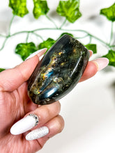 Load image into Gallery viewer, Labradorite Freeform (38D)
