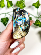 Load image into Gallery viewer, Labradorite Freeform (32B)