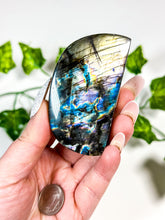 Load image into Gallery viewer, Labradorite Freeform (32B)