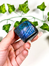 Load image into Gallery viewer, Labradorite Freeform (28A)