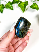 Load image into Gallery viewer, Labradorite Freeform (28B)