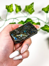 Load image into Gallery viewer, Labradorite Freeform (26B)