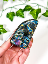 Load image into Gallery viewer, Labradorite Freeform (22E)