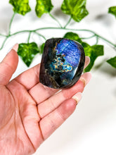 Load image into Gallery viewer, Labradorite Freeform (12A)