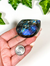 Load image into Gallery viewer, Labradorite Freeform (12A)