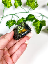 Load image into Gallery viewer, Labradorite Freeform (12B)