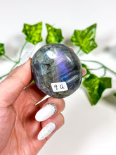 Load image into Gallery viewer, Labradorite Palmstone (9Q)