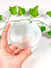 Load image into Gallery viewer, Satin Spar Selenite Cat Bowl (S2)