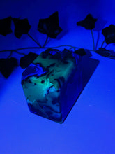 Load image into Gallery viewer, Volcanic Agate Standing Cube (UV) 45C