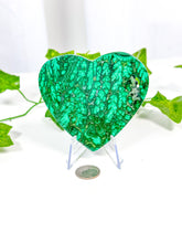 Load image into Gallery viewer, Malachite Heart on Stand (77M)