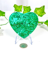 Load image into Gallery viewer, Malachite Heart on Stand (67M)