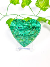 Load image into Gallery viewer, Malachite Heart on Stand (45M)