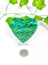 Load image into Gallery viewer, Malachite Heart on Stand (45M)