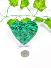 Load image into Gallery viewer, Malachite Heart on Stand (45M)