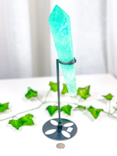 Load image into Gallery viewer, Emerald Fluorite Wand on Stand (88A)