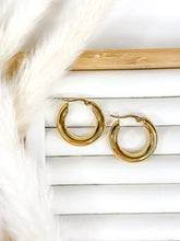 Load image into Gallery viewer, Chloe Hoops Earring | Fine Jewelry