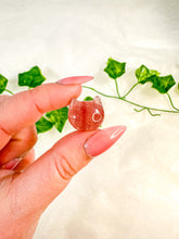 Load image into Gallery viewer, Mini Strawberry Quartz Cat Head