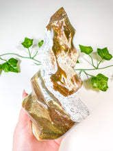 Load image into Gallery viewer, Ocean Jasper Flame (122t)