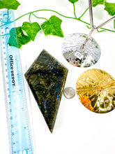 Load image into Gallery viewer, Labradorite Diamond on Stand (50L)