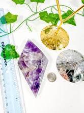 Load image into Gallery viewer, Chevron Amethyst Diamond on Stand (40K)