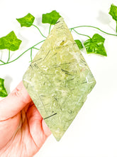 Load image into Gallery viewer, Prehnite Diamond (28A)