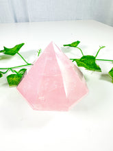 Load image into Gallery viewer, Rose Quartz Gem Cut Diamond (50R)