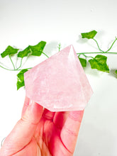 Load image into Gallery viewer, Rose Quartz Gem Cut Diamond (50R)