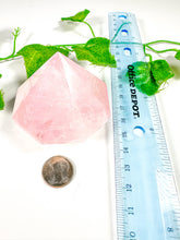 Load image into Gallery viewer, Rose Quartz Gem Cut Diamond (50R)