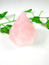Load image into Gallery viewer, Rose Quartz Gem Cut Diamond (50B)