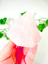 Load image into Gallery viewer, Rose Quartz Gem Cut Diamond (42t)