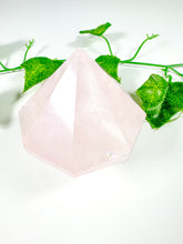 Load image into Gallery viewer, Rose Quartz Gem Cut Diamond (40V)