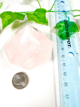 Load image into Gallery viewer, Rose Quartz Gem Cut Diamond (40V)