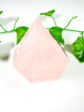 Load image into Gallery viewer, Rose Quartz Gem Cut Diamond (38C)