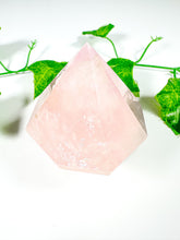 Load image into Gallery viewer, Rose Quartz Gem Cut Diamond (32W)