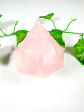 Load image into Gallery viewer, Rose Quartz Gem Cut Diamond (32W)