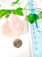 Load image into Gallery viewer, Rose Quartz Gem Cut Diamond (32W)