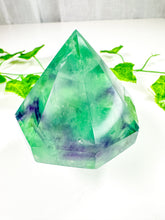 Load image into Gallery viewer, Green Emerald Fluorite Gem Cut Diamond (54t)