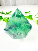 Load image into Gallery viewer, Green Emerald Fluorite Gem Cut Diamond (54t)