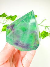 Load image into Gallery viewer, Green Emerald Fluorite Gem Cut Diamond (54t)
