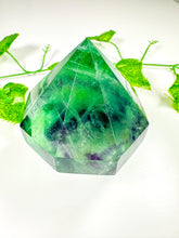 Load image into Gallery viewer, Green Emerald Fluorite Gem Cut Diamond (52G)