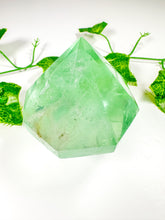 Load image into Gallery viewer, Green Emerald Fluorite Gem Cut Diamond (45V)