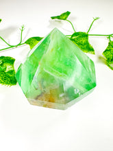 Load image into Gallery viewer, Green Emerald Fluorite Gem Cut Diamond (40A)