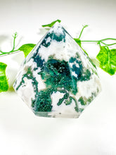 Load image into Gallery viewer, Moss Agate Gem Cut Diamond (50Q)